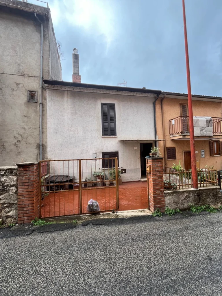 Edificio Roccagorga Ciotti G.